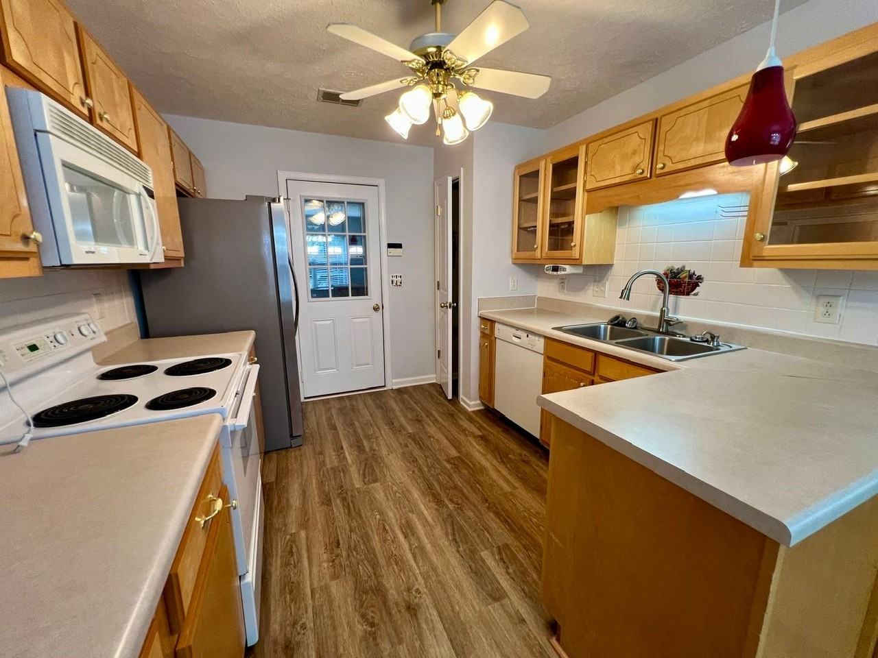2720 Roscommon Dr - Photo 5 of 22
