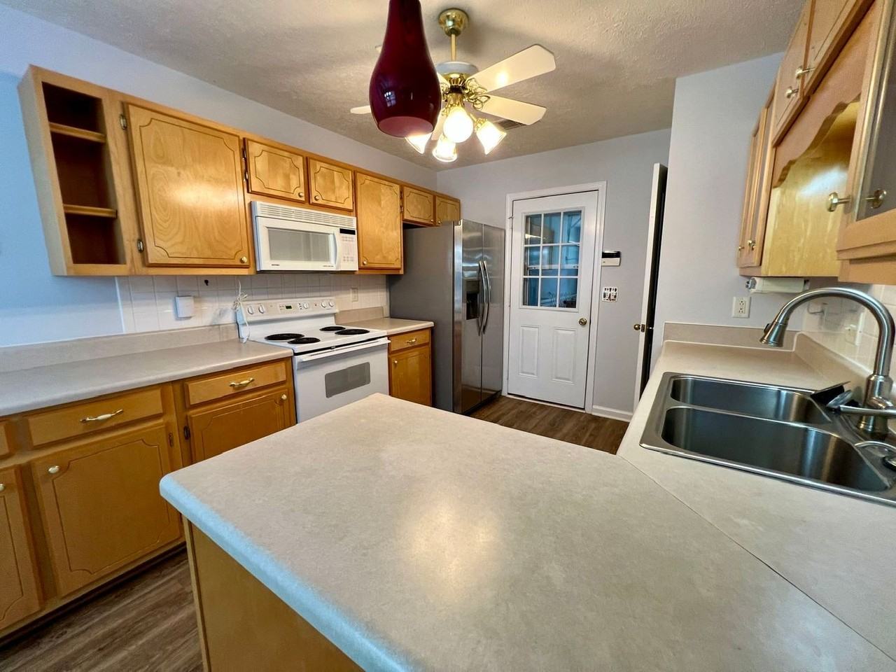 2720 Roscommon Dr - Photo 6 of 22