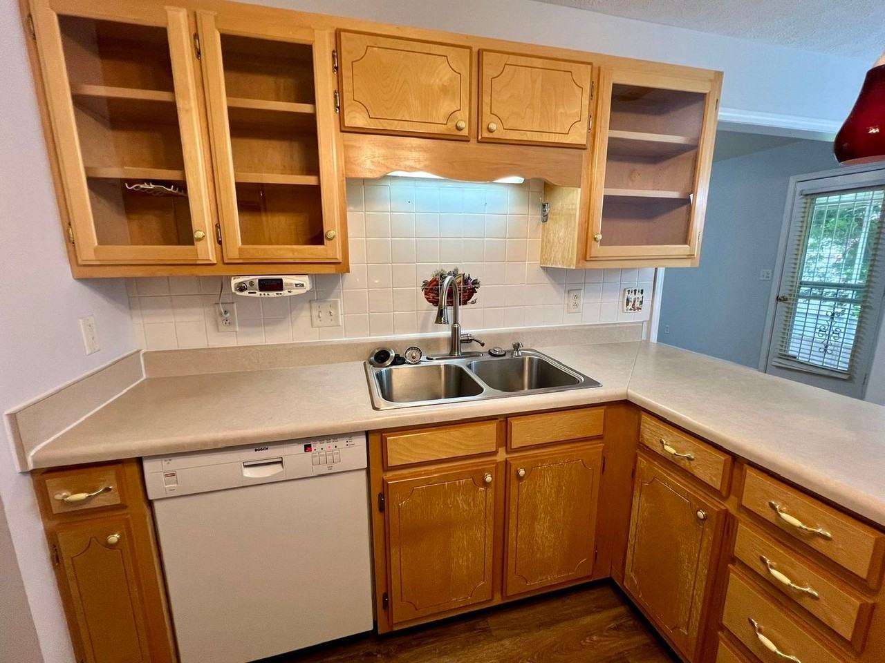 2720 Roscommon Dr - Photo 7 of 22