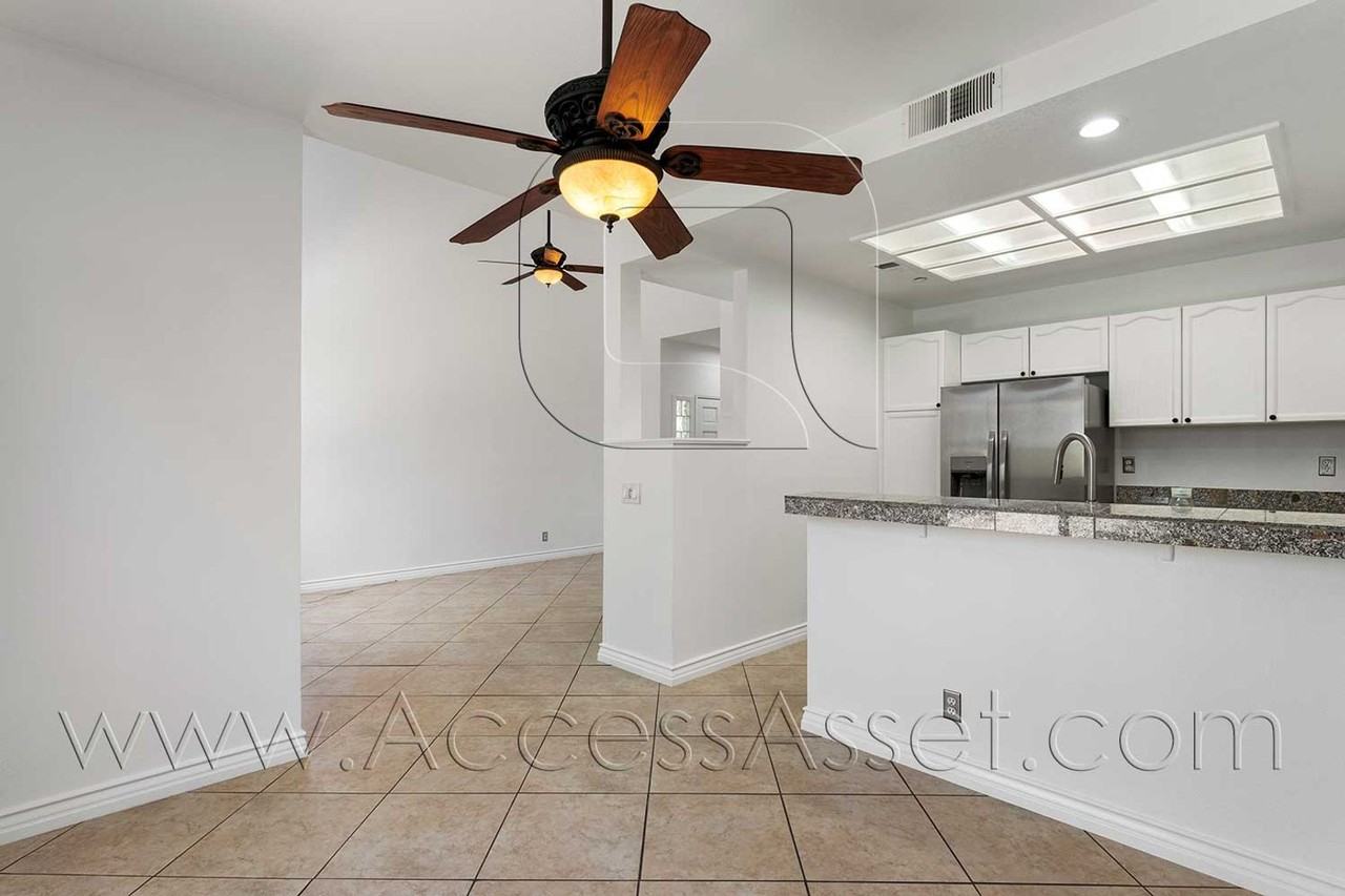 3410 E Salisbury Cir #C - Photo 4 of 34