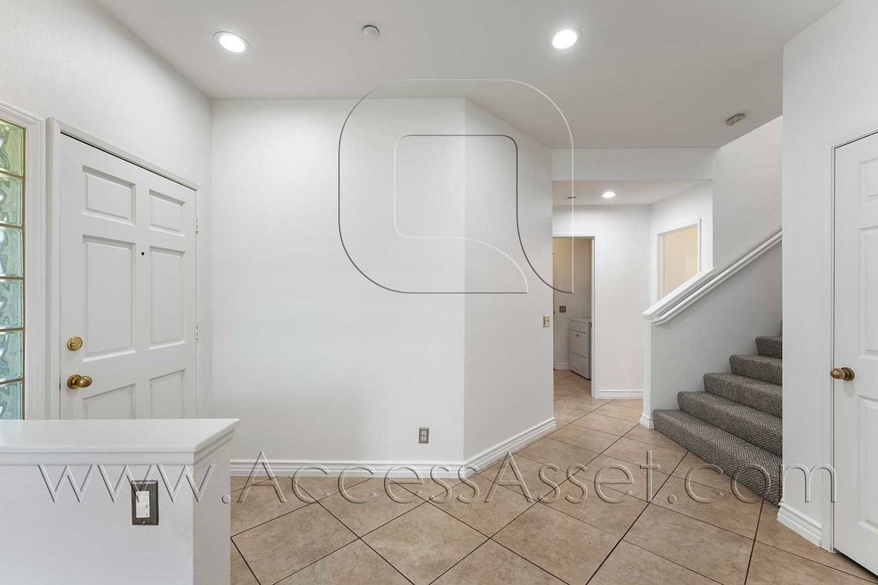 3410 E Salisbury Cir #C - Photo 5 of 34