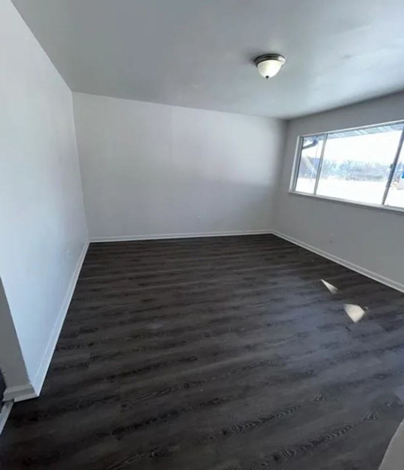 1939 Doris Ave - Photo 3 of 9
