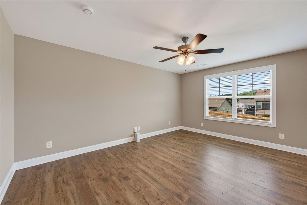 930 Tufnel Dr - Photo 6 of 34