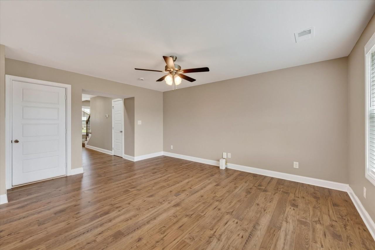 930 Tufnel Dr - Photo 7 of 34