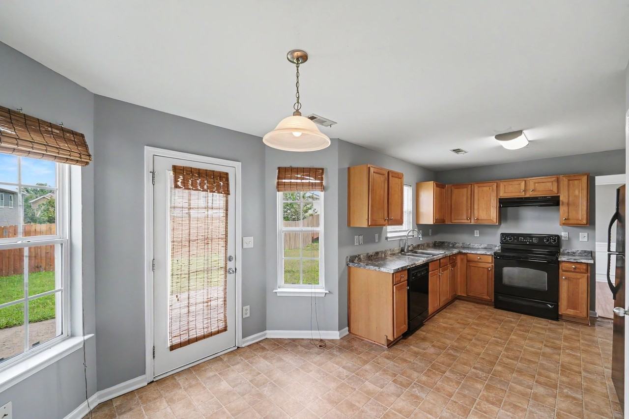 10521 Barvas St - Photo 3 of 32