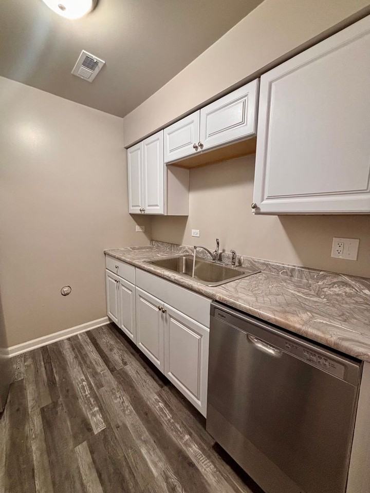 1340 Washington St - Photo 2 of 8