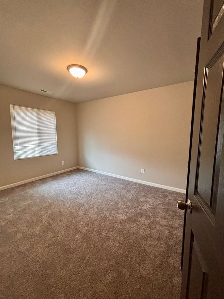 1340 Washington St - Photo 5 of 8