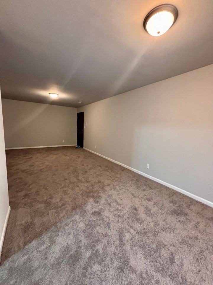 1340 Washington St - Photo 6 of 8