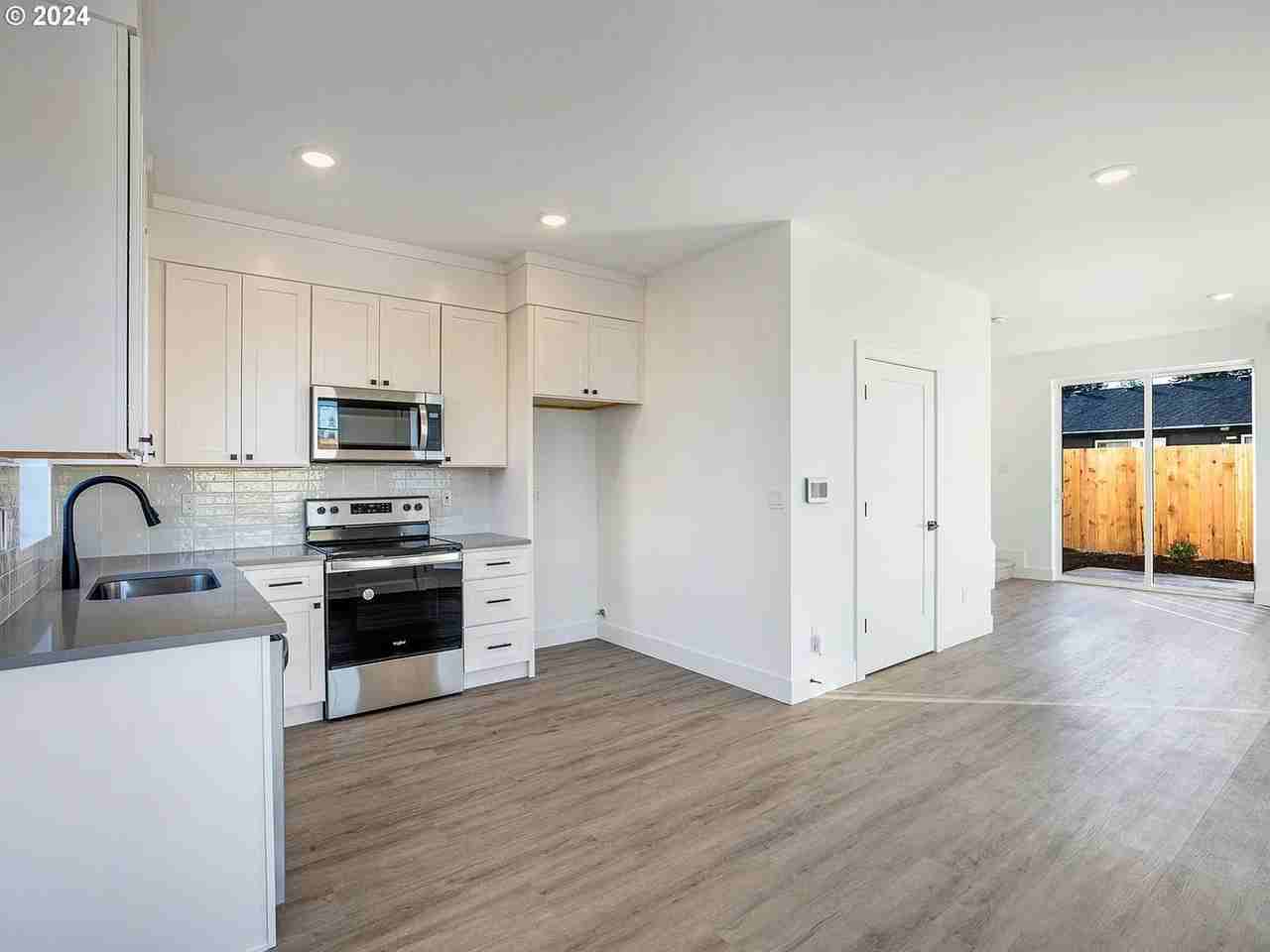 5720 Se Duke St - Photo 4 of 14