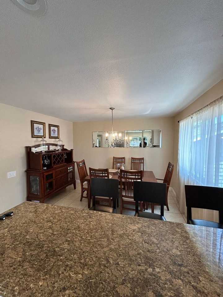 2512 Santa Ana Ave - Photo 2 of 15