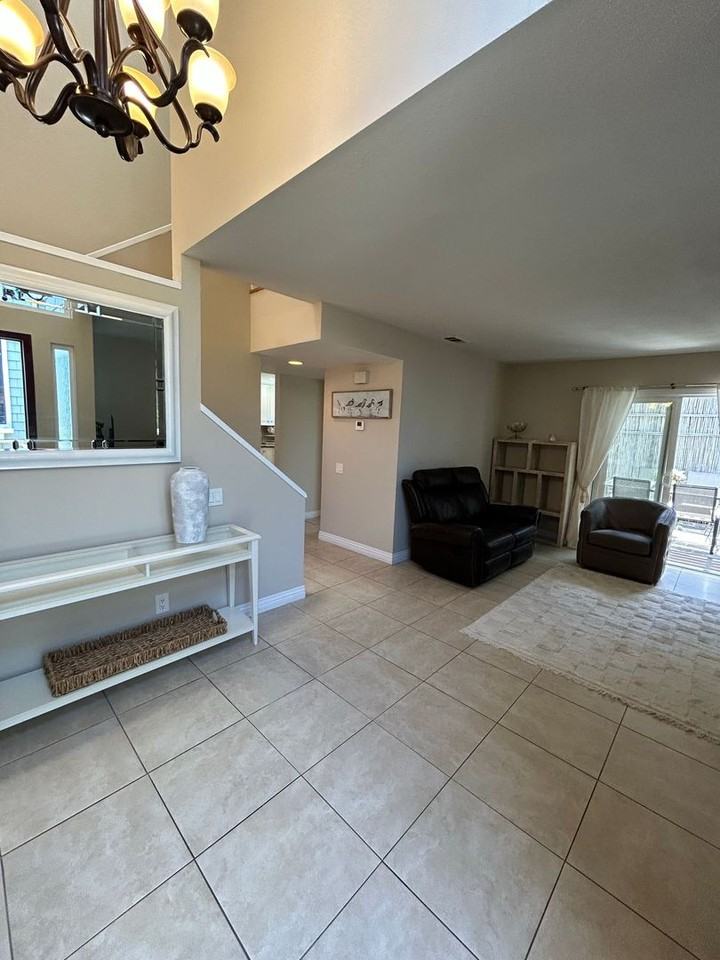 2512 Santa Ana Ave - Photo 3 of 15