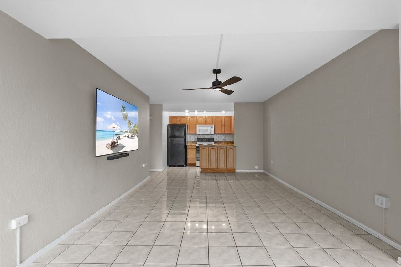 1415 Victoria St - Photo 5 of 25