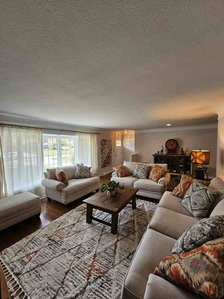 5648 Beacon Hill Dr - Photo 3 of 18