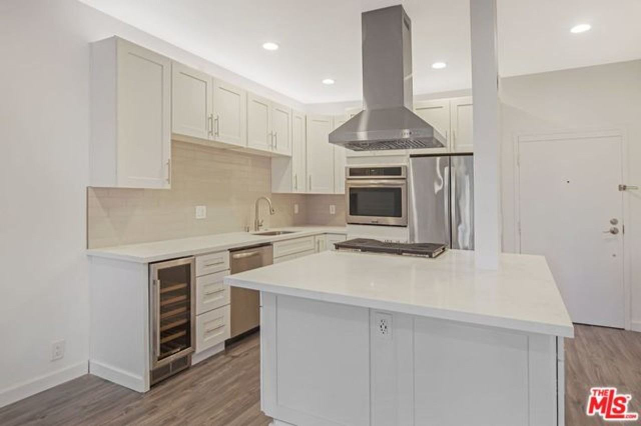 8675 Falmouth Ave - Photo 3 of 17