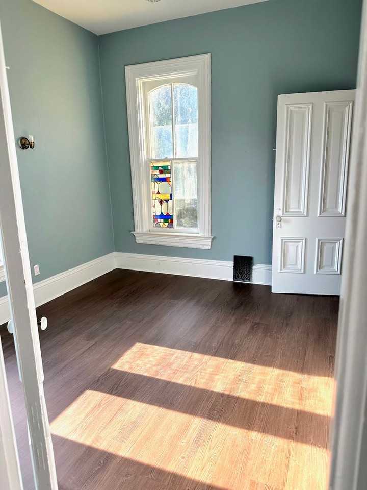 413 E Illinois Ave - Photo 2 of 18