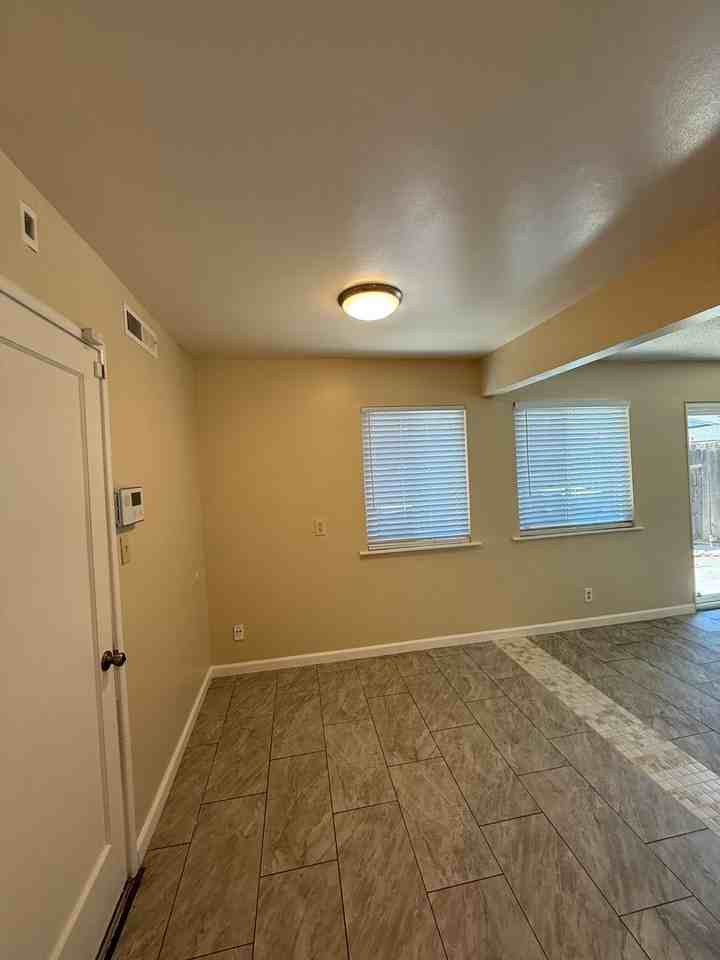733 Utah St - Photo 4 of 19