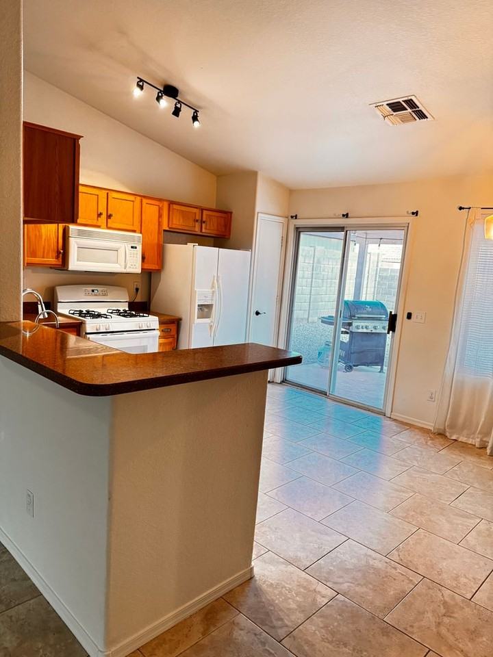 935 W 14th Ave - Photo 5 of 19
