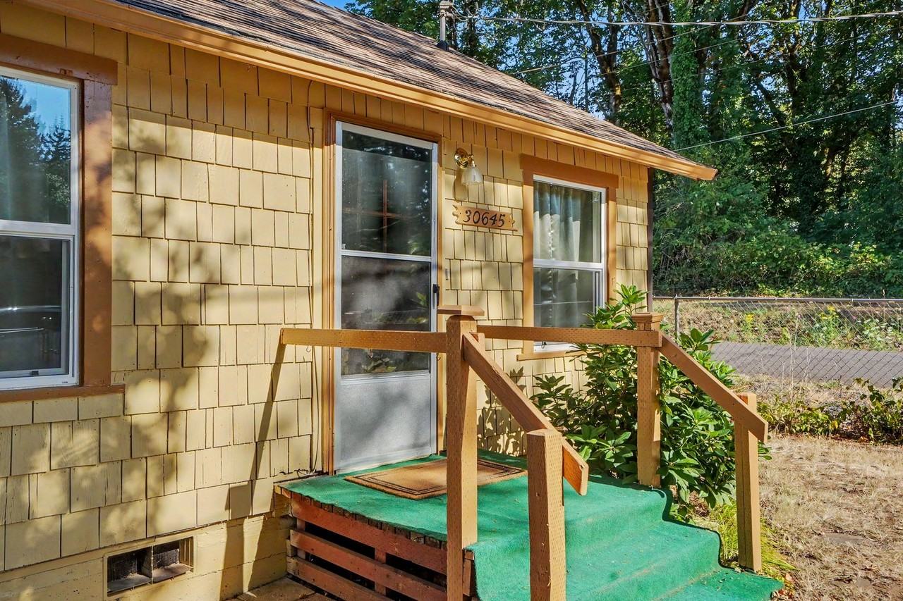 30645 Fisher St - Photo 3 of 25