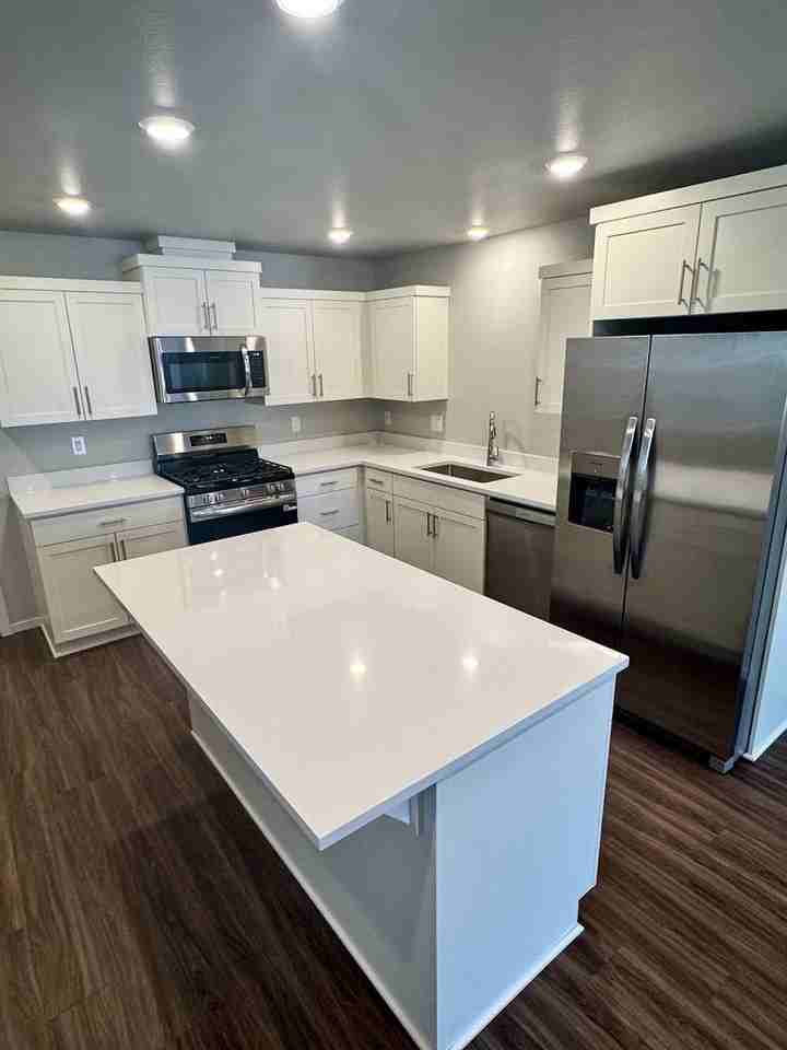 2388 Sawtelle Dr - Photo 3 of 10