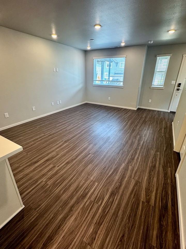 2388 Sawtelle Dr - Photo 5 of 10