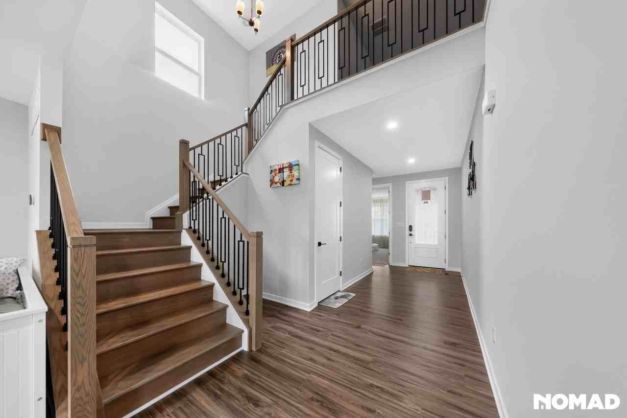 1138 E Lock Rd - Photo 2 of 32