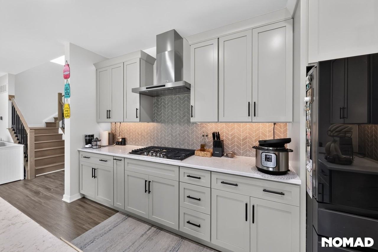1138 E Lock Rd - Photo 4 of 32