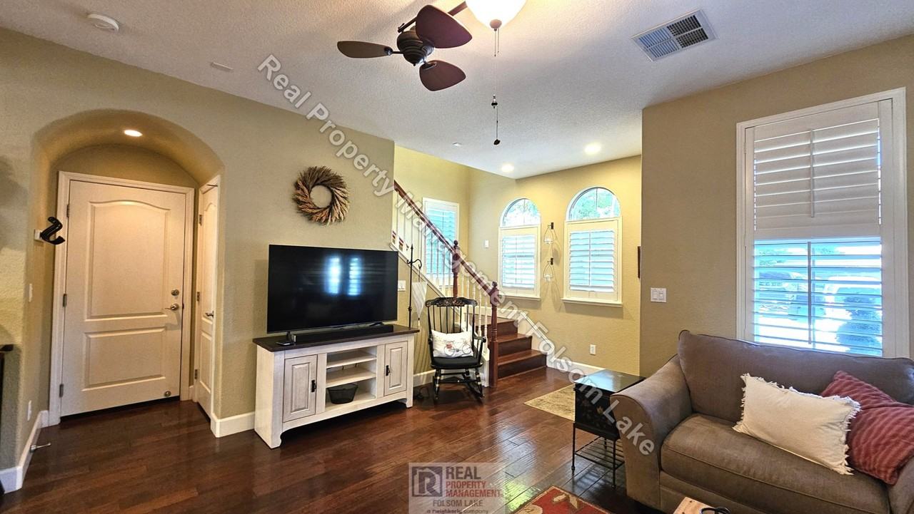 1529 Borrasca Dr - Photo 5 of 32