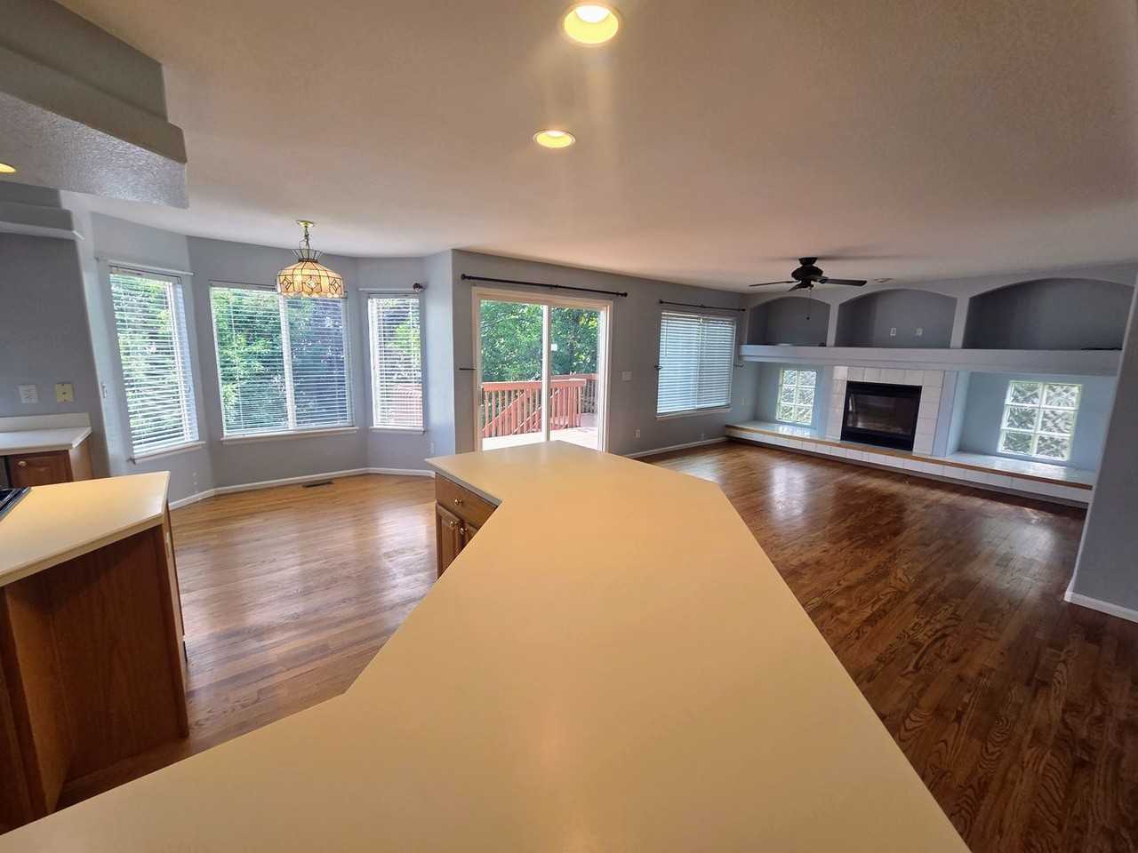 10232 Jill Ave - Photo 3 of 44