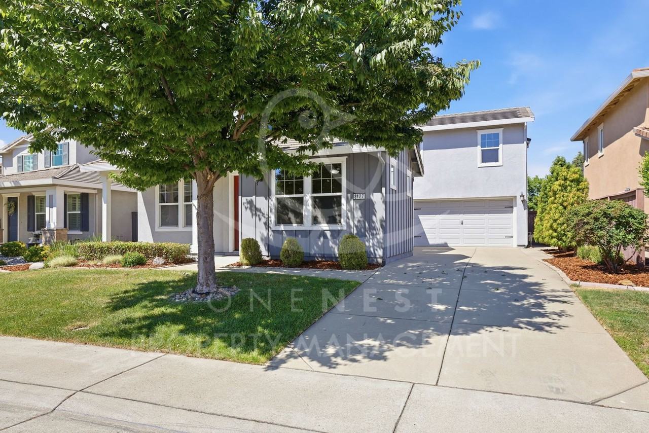 2127 Ranch View Dr - Photo 2 of 41