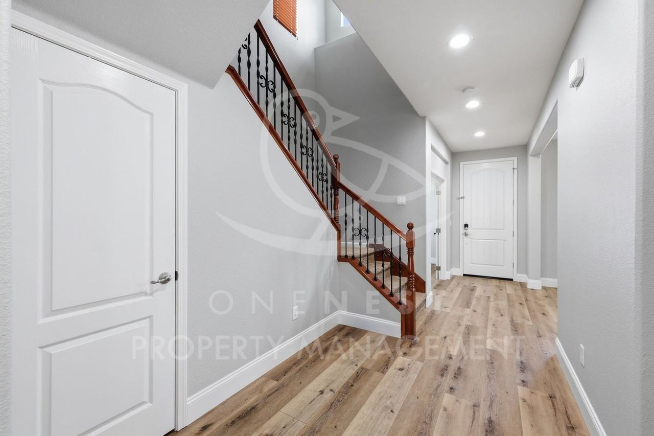 2127 Ranch View Dr - Photo 5 of 41