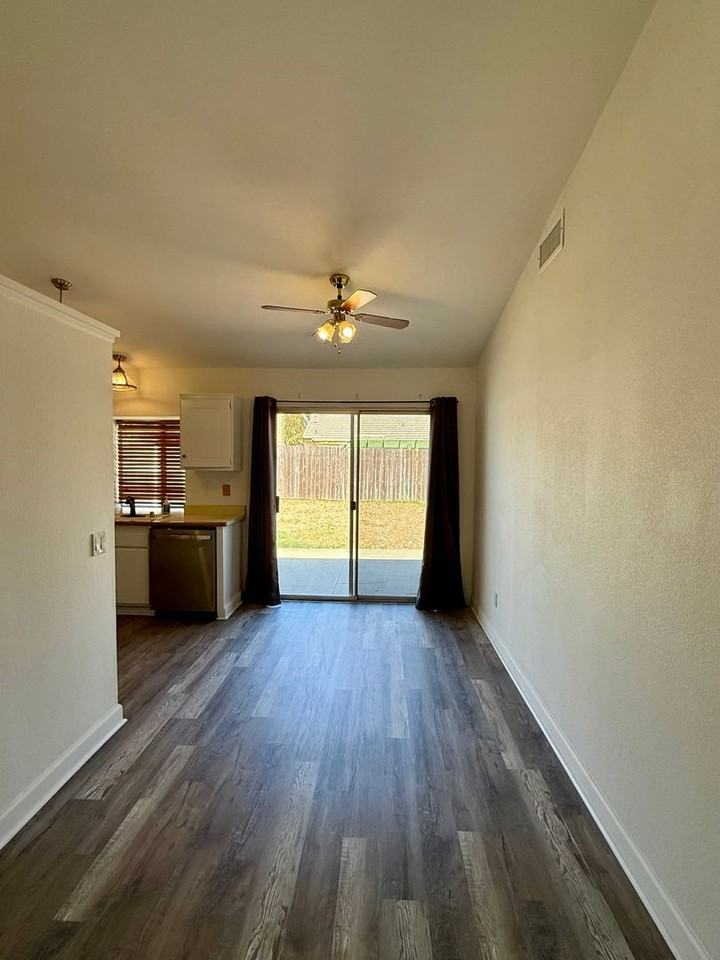 7147 Chaney Ct - Photo 3 of 13