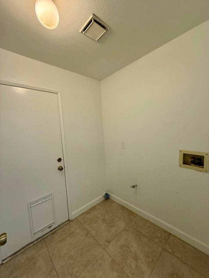 7147 Chaney Ct - Photo 5 of 13