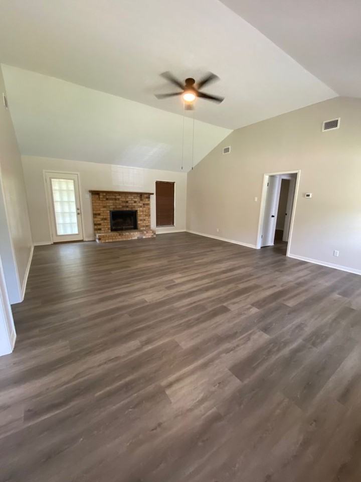 10400 Northhill Ct - Photo 2 of 14