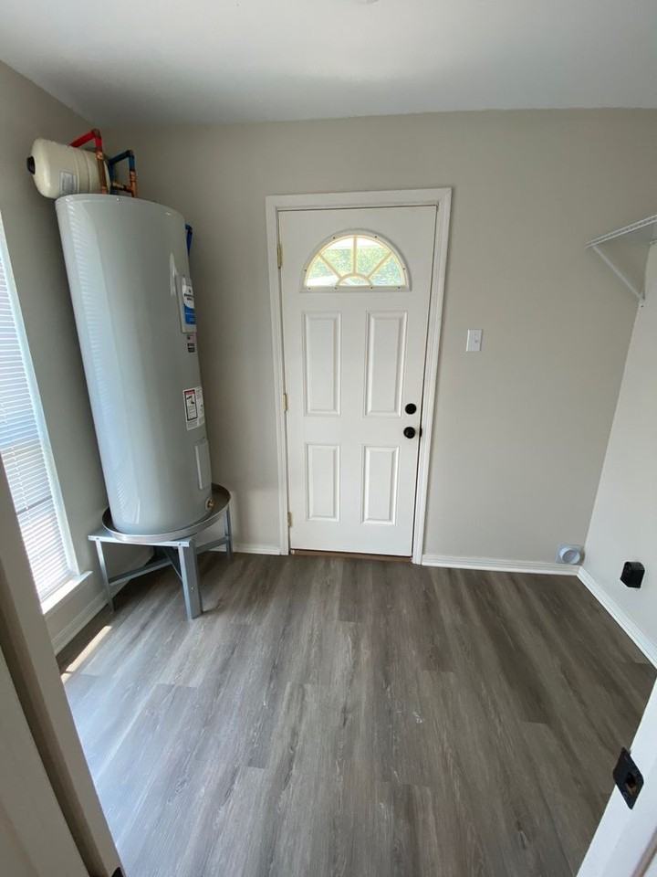 10400 Northhill Ct - Photo 5 of 14