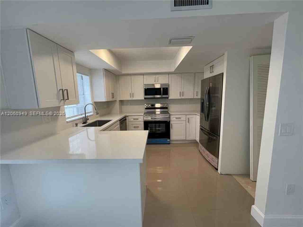 12370 12370 SW 52nd Place th 12370 - Photo 7 of 42