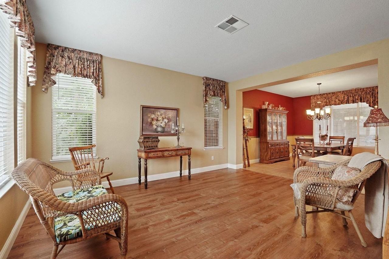 549 Glenbriar Cir - Photo 2 of 27