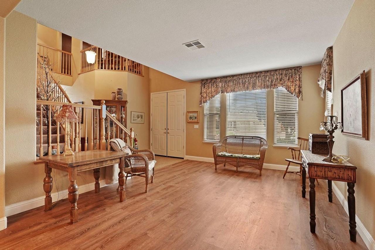549 Glenbriar Cir - Photo 3 of 27
