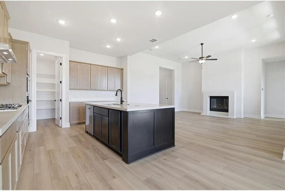 327 Grand Legacy - Photo 2 of 13