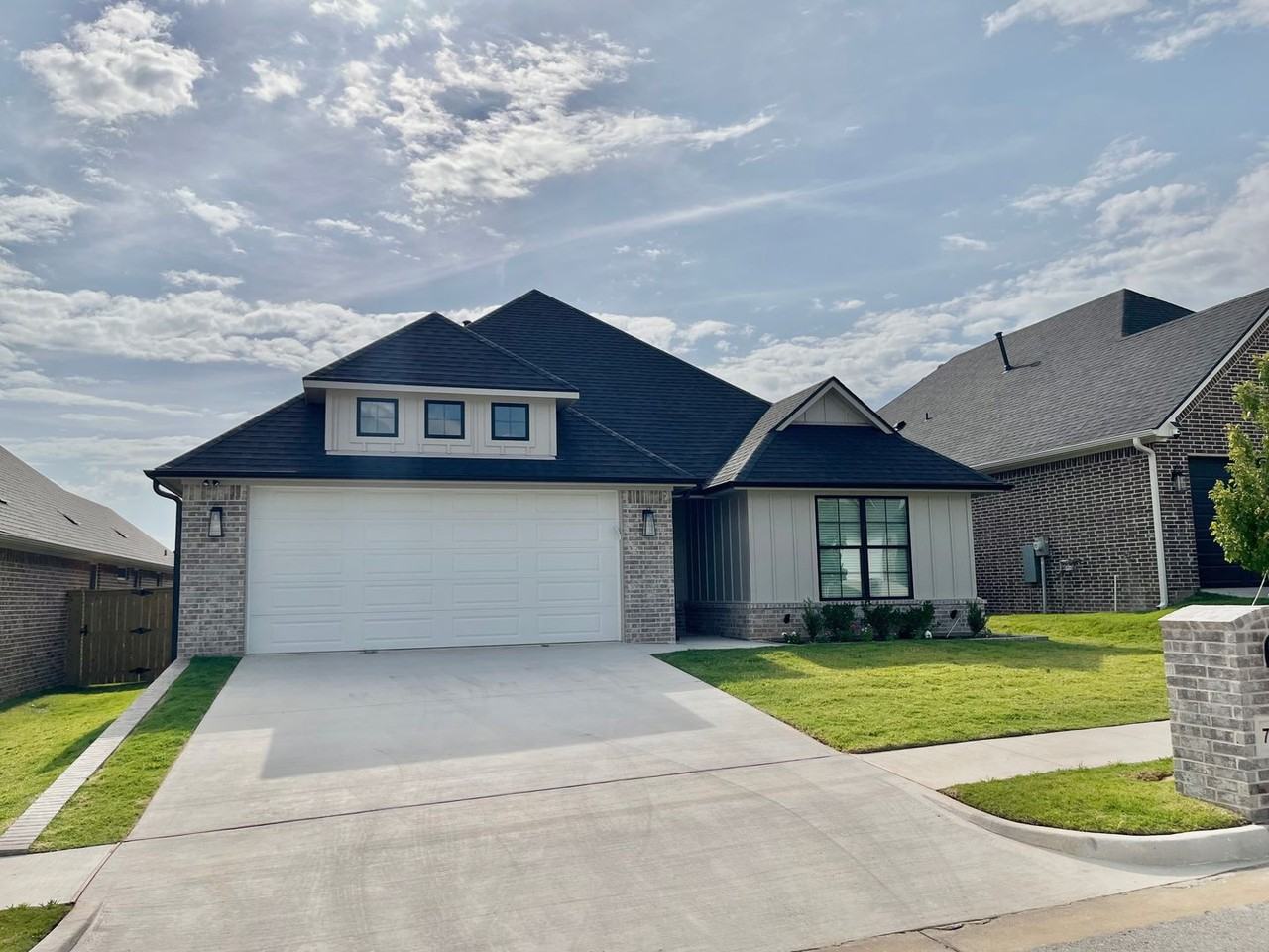 7123 Alexander Dr - Photo 2 of 33