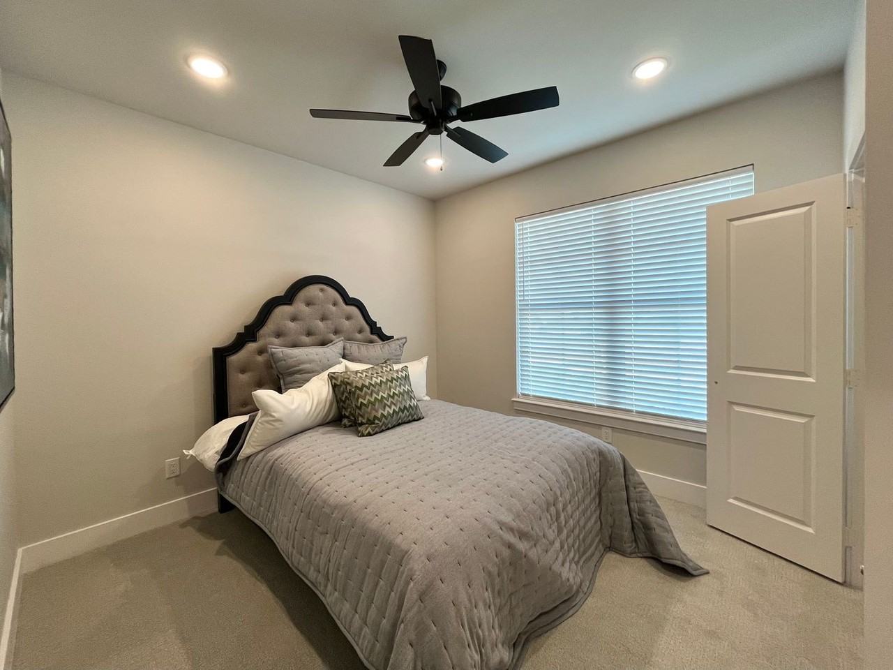 7123 Alexander Dr - Photo 4 of 33
