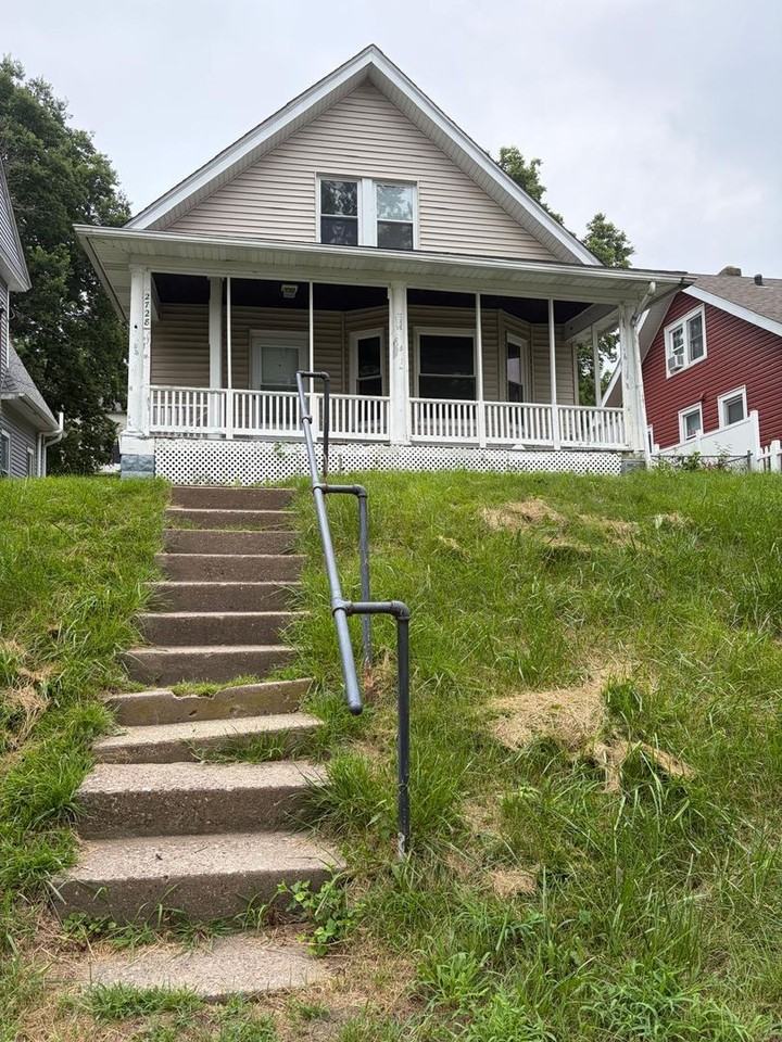 2728 8 1/2 Ave - Photo 3 of 10