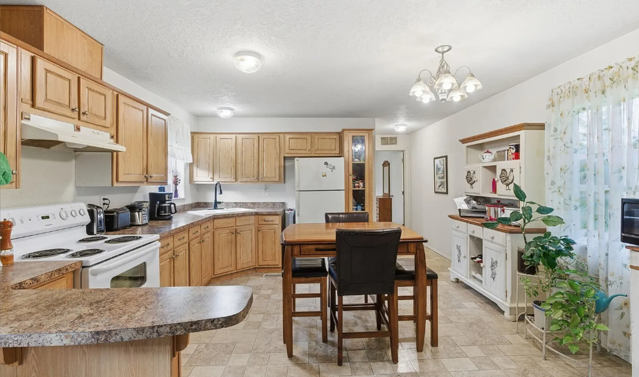 19141 Joselyn St Sw - Photo 3 of 11