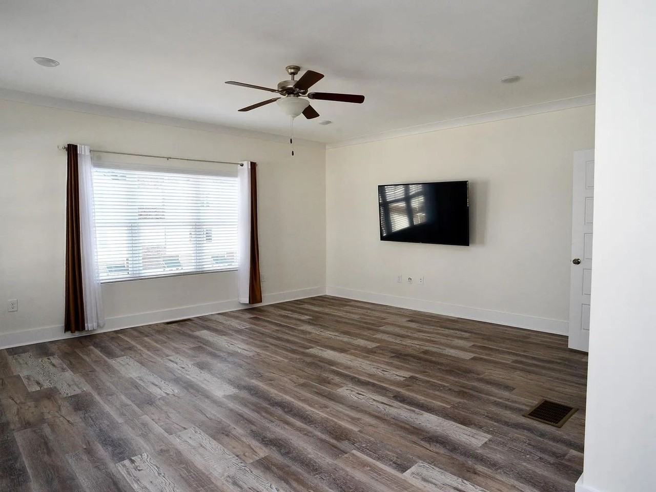 2008 Ocean Dr Nw - Photo 5 of 22
