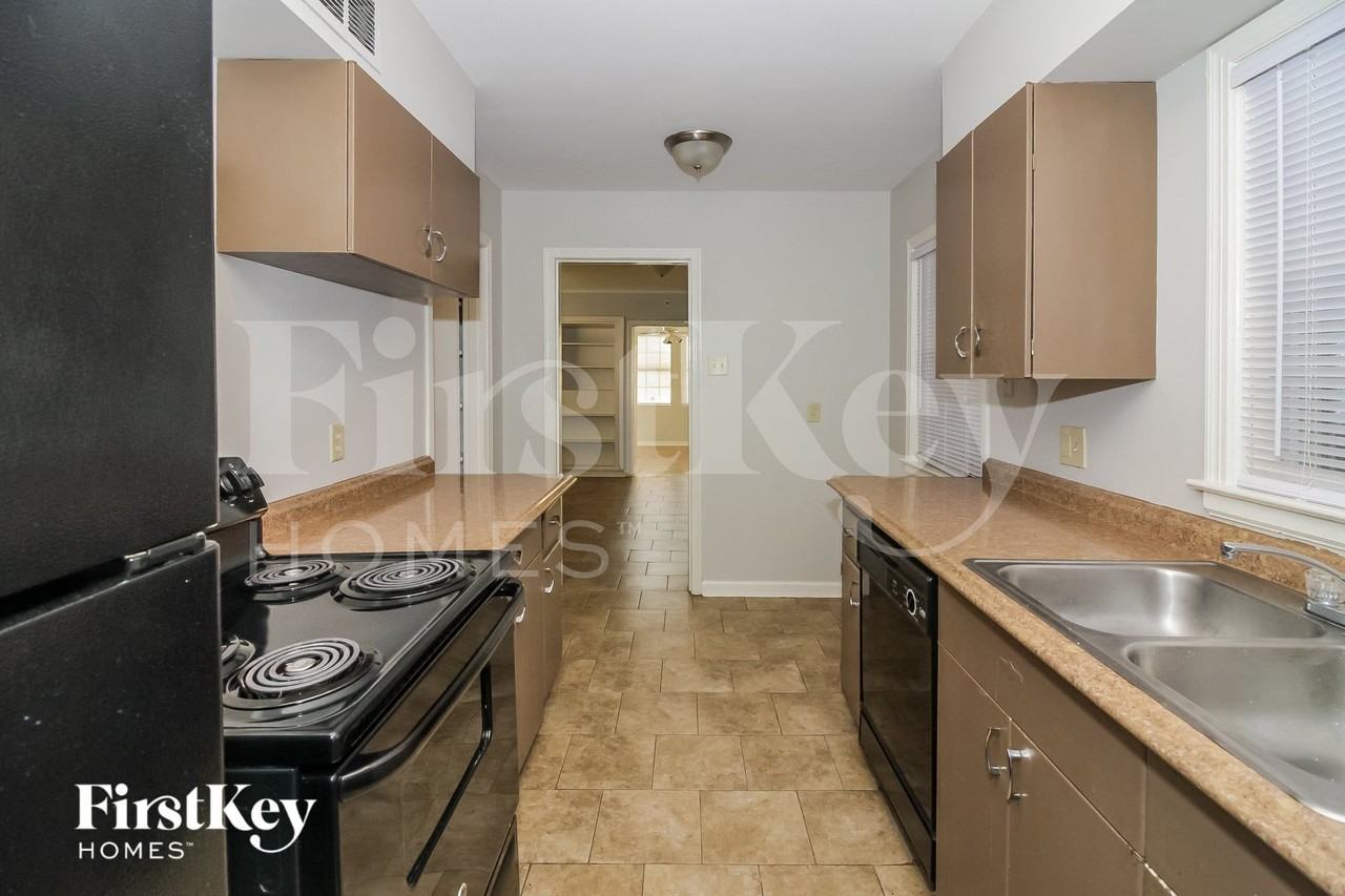 1569 Marcia Rd - Photo 6 of 15