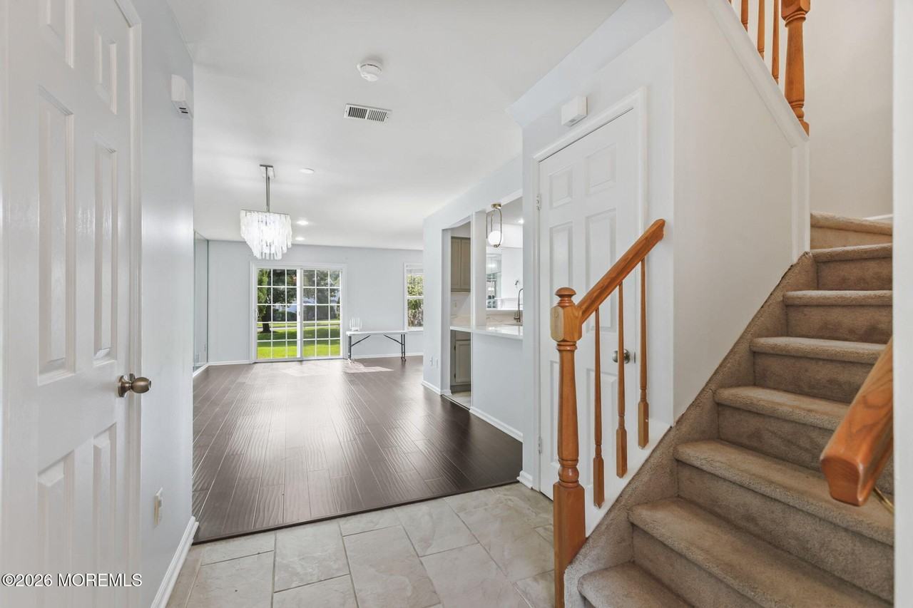 761 Banyan Ct - Photo 4 of 43