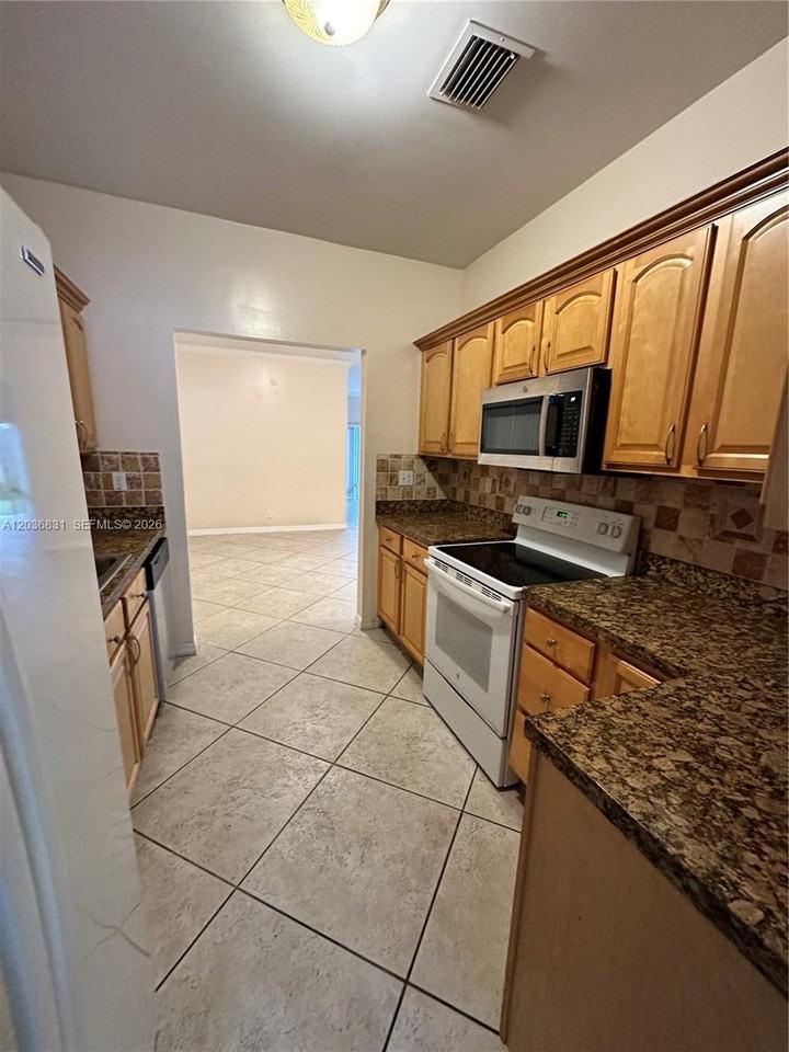 Nw 7th Ct - Photo 2 of 4