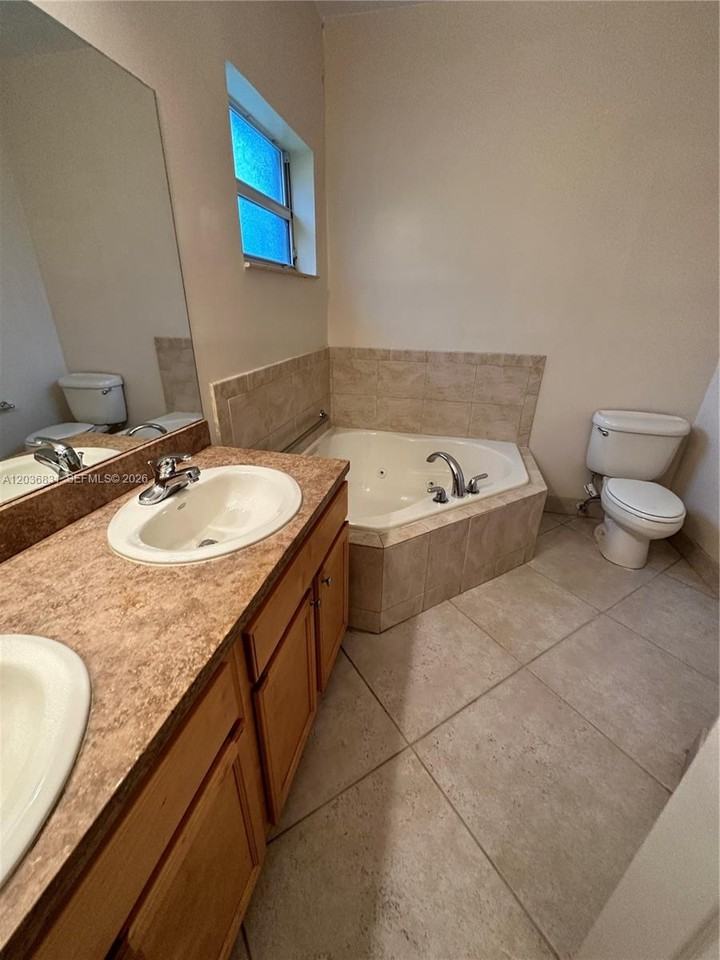 Nw 7th Ct - Photo 3 of 4