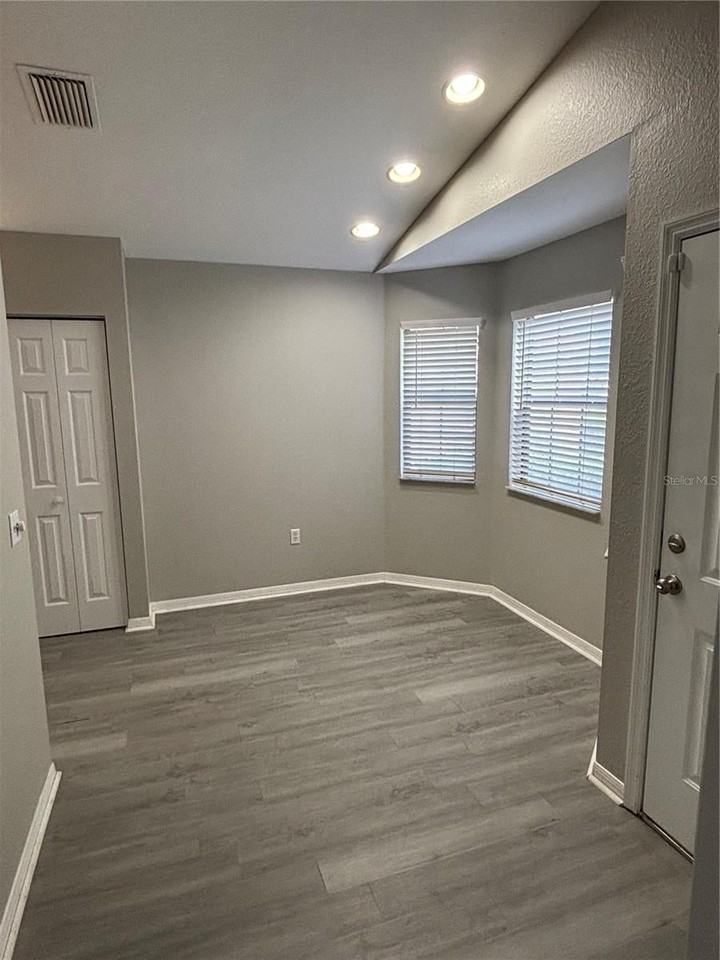 3906 Ne 22nd St - Photo 3 of 28