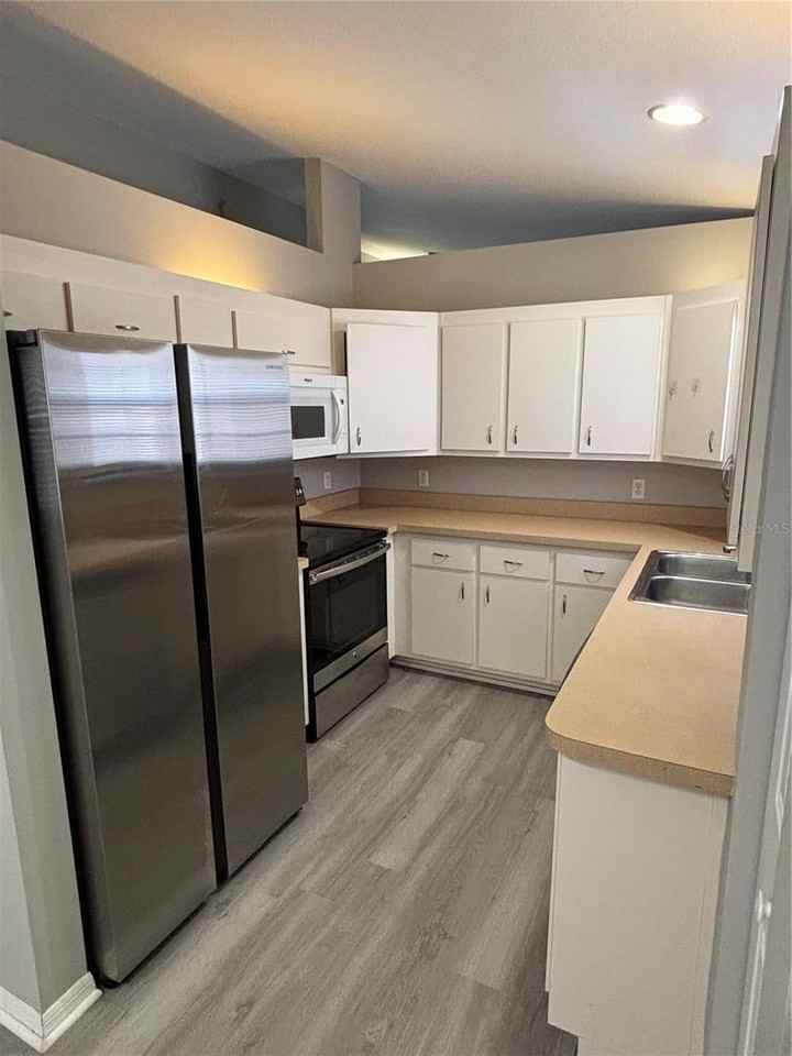 3906 Ne 22nd St - Photo 6 of 28