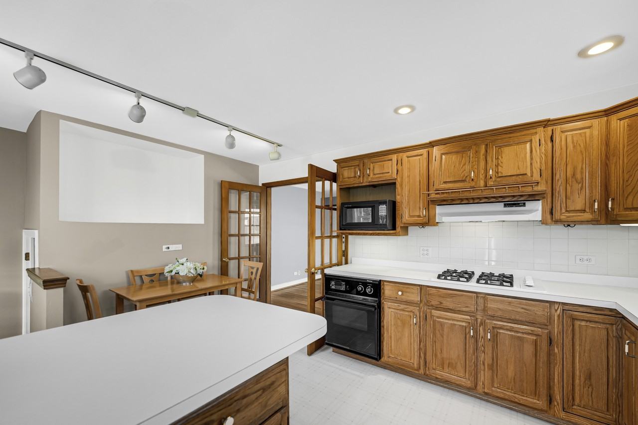 413 S Gilbert Ave - Photo 5 of 12